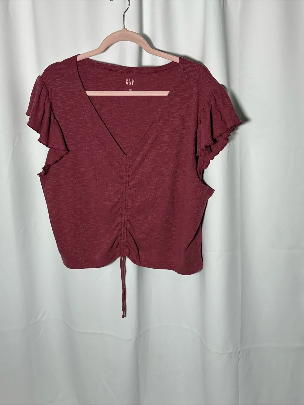 GAP Women's essential ribbed Ruched V-Neck Tee in Plum